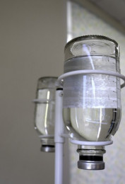 Стойка для капельницы с двумя флаконами